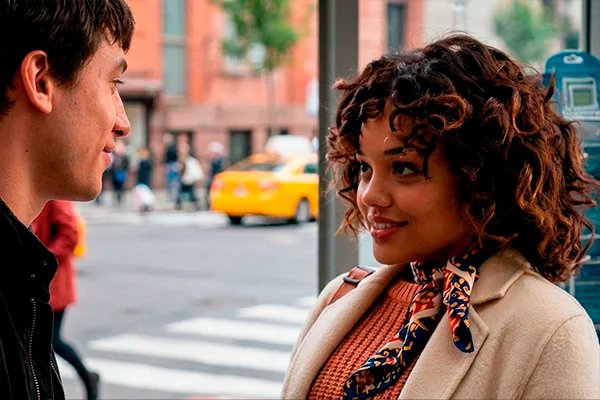 Iris West interpretada por Kiersey Clemons em cena de Liga da Justiça de Zack Snyder (2021)